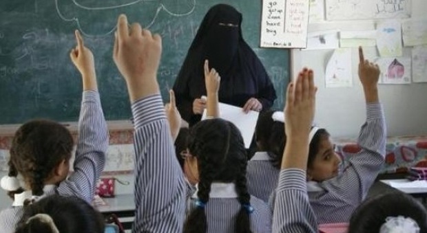 Professoressa voleva insegnare indossando il niqab in classe: il tribunale glie lo impedisce