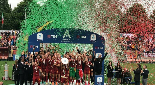 La Roma batte anche l'Inter: 2-1. Il racconto della festa scudetto