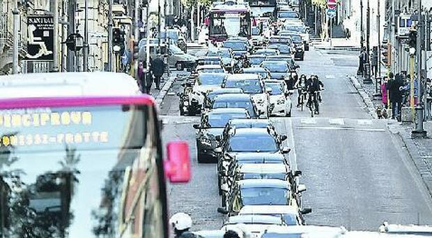 Salerno, auto vecchie e inquinanti: oltre la metà è fuorilegge