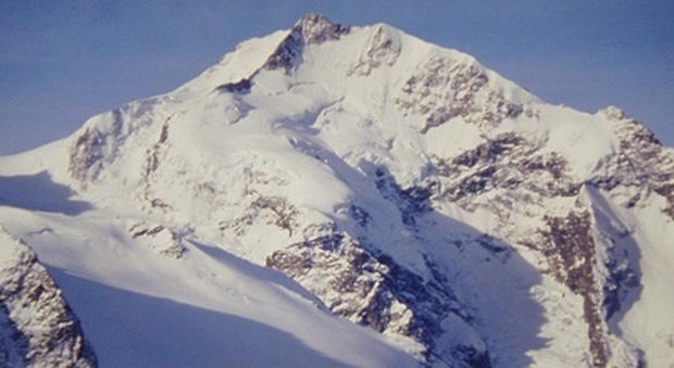 Montagna, tragedia sul Bernina: due alpinisti precipitano e muoiono durante scalata