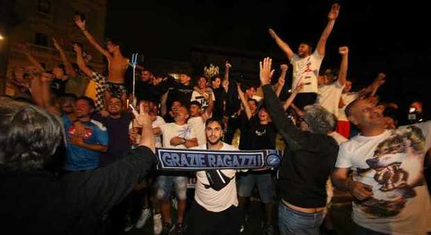 La folle notte del Napoli campione: azzurri bloccati fino alle 4 del mattino