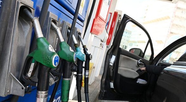 Benzina e diesel, sconto di 30 cent fino all'8 luglio