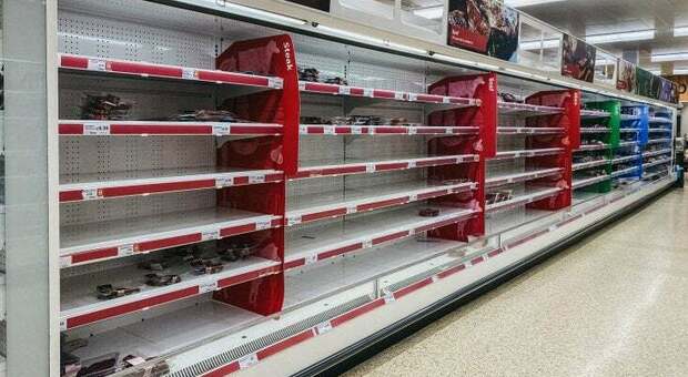 Brexit e Covid: scaffali vuoti nei supermercati del Regno Unito. E' allarme