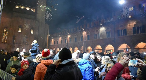 Ascoli, piazza del Popolo come una balera: due feste in 24 ore. Insorgono residenti e associazioni
