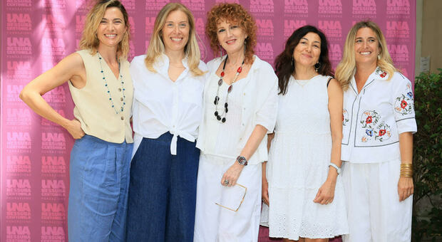 Da sinistra, Anna Foglietta, Celeste Costantino, Fiorella Mannoia, Lella Palladino e Giulia Minoli