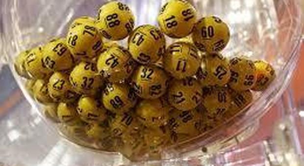 Lotto, le estrazioni del 26 aprile e i numeri vincenti del Superenalotto