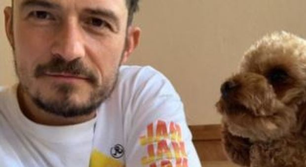 Orlando Bloom, tatuaggio sul cuore con nome del suo cane ritrovato morto