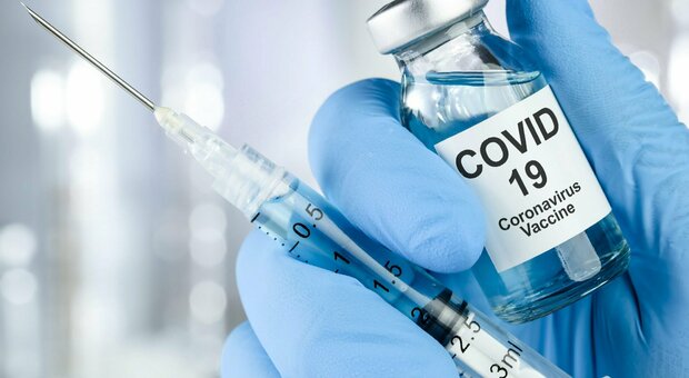 Covid, quarta dose del vaccino per gli over 12 prenotabile dal 30 settembre. Ecco per chi è raccomandata la quinta dose
