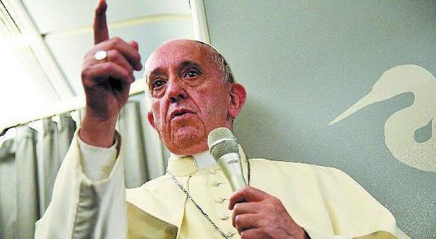 Abusi sui minori, il Papa riapre il caso del sacerdote napoletano