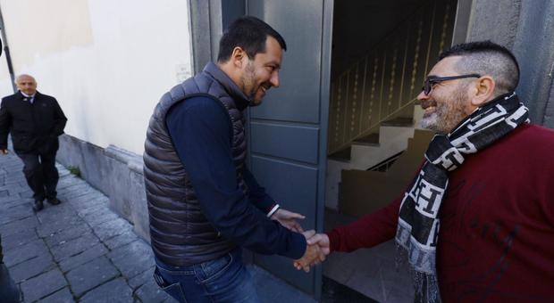 Salvini torna a Napoli, visita a sorpresa dal parroco del Vasto