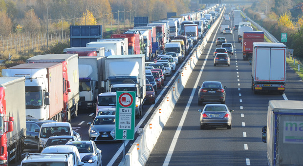 Autostrada A4 chiusa per 16 ore: il Nordest spaccato in due