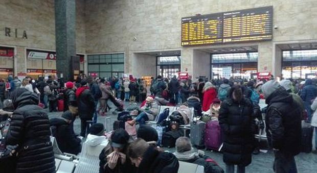 Firenze, falso allarme bomba in stazione: pesanti disagi alla circolazione dei treni