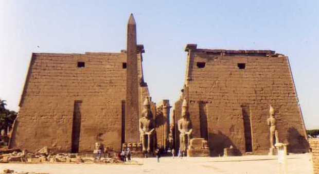 Egitto, kamikaze si fa esplodere a Luxor