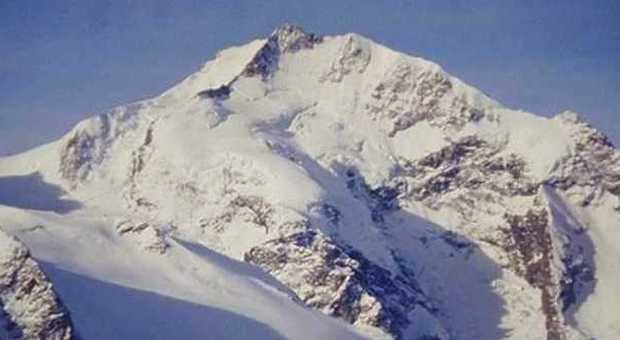 Montagna, tragedia sul Bernina Due alpinisti precipitano e muoiono