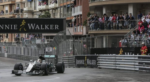 Hamilton torna a vincere a Montecarlo Ricciardo secondo, Vettel solo quarto