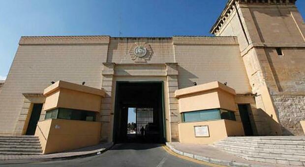Malta, la denuncia di un ergastolano: «In carcere c'è una sedia della tortura»