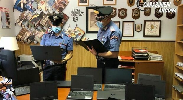I computer recuperati dai carabinieri