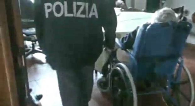 Roma, scoperta casa di cura lager: anziani picchiati e costretti a prendere medicinali scaduti