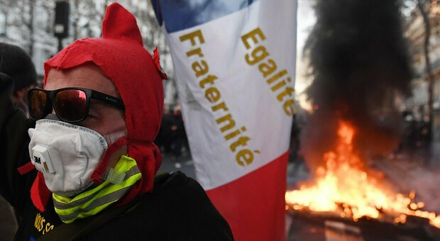 Francia, proteste per legge sicurezza Gli organizzatori: 500mila in piazza