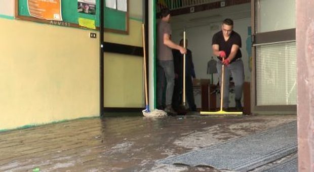 Poca pulizia dopo le elezioni, chiusa una scuola a Sant'Arsenio