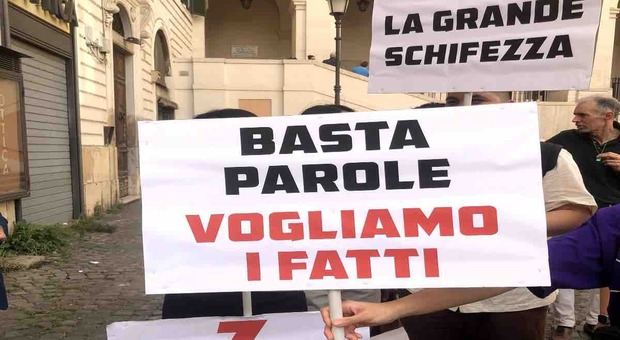 Roma, manifestazione contro degrado e violenza: i residenti dell'Esquilino scendono in piazza