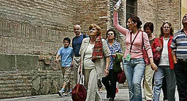 Roma, il Tar: «Annullate le tariffe minime per guide turistiche»