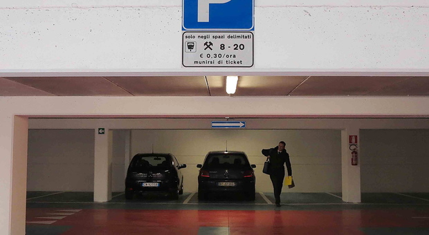 Il parcheggio di via Vallona in centro a Pordenone