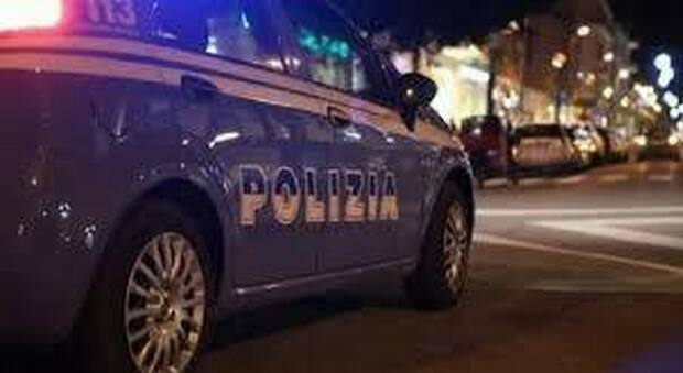 Napoli, ruba un'auto a Volla e si dà alla fuga: inseguito e bloccato sul corso Malta, arrestato 27enne