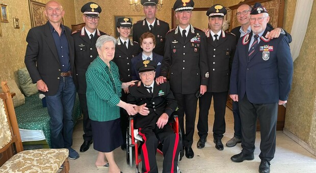 Il maresciallo dei carabinieri Vincenzo Giovanni Paladini compie 100 anni: festa per l'Arma a Taranto