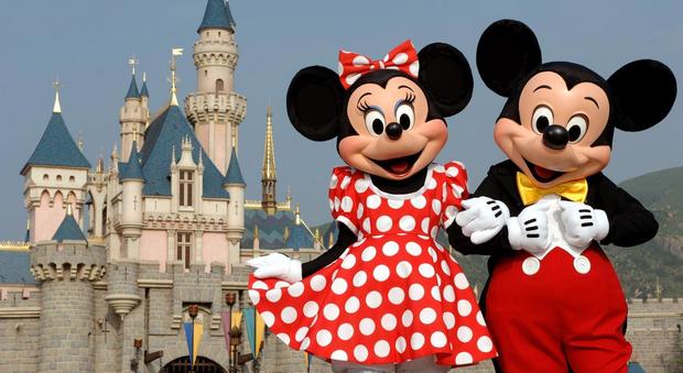Topolino festeggia 90 anni: spettacoli in tutto il mondo, si parte il 7 marzo da Disneyland con un fashion show