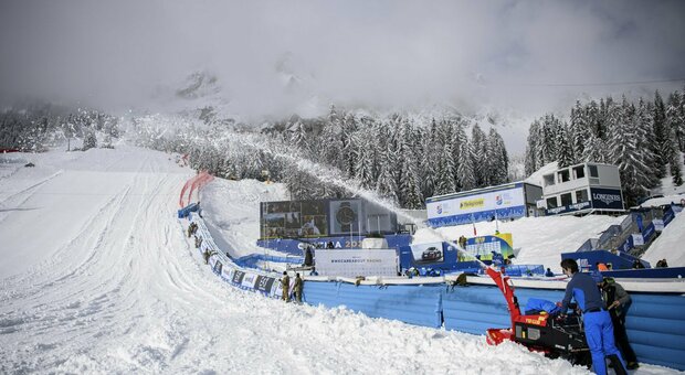 Mondiali di sci sotto la neve: esercito di 350 volontari per preparare le piste