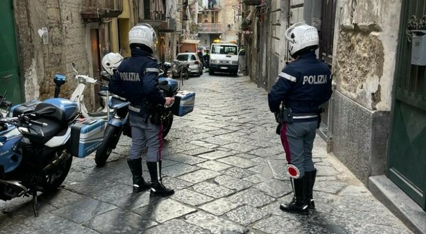 Auto e moto senza assicurazione, maxi sequestro nei vicoli di Napoli