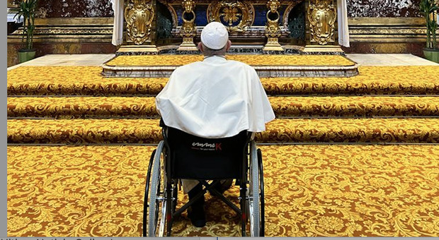Il Papa in preghiera a Santa Maria Maggiore prima della partenza per il viaggio in Kazakhstan