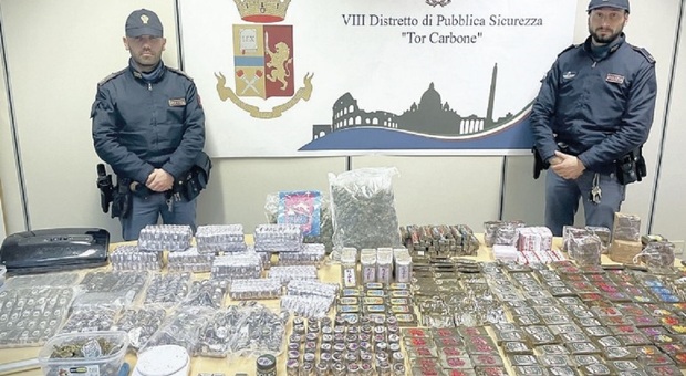 Roma, deposito di droga in casa: arrestate due ventenni con 55 kg di stupefacenti