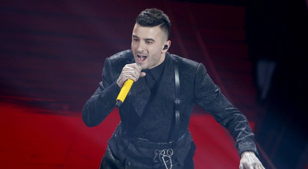 Junior Cally canta Vasco e porta la politica a Sanremo: «Preferisco le Sardine»