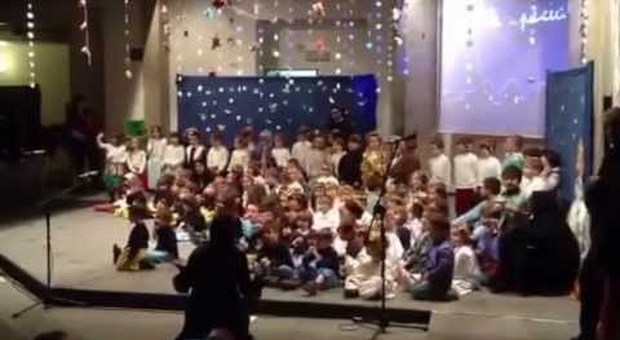 Recita di Natale cancellata alle elementari a Terni, la dirigente: «Disturba le altre culture religiose»