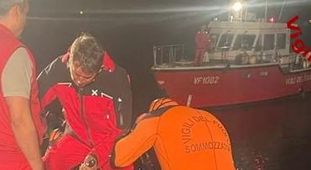 Genova, morto dipendente dell'aeroporto: è caduto in mare con l'auto di servizio