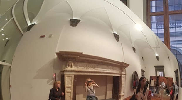 Anish Kapoor a Palazzo Strozzi: il gioco dell'illusione tra cera e specchi