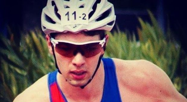 Schianto sulla Emilia: muore Aaron, campione 18enne di triathlon