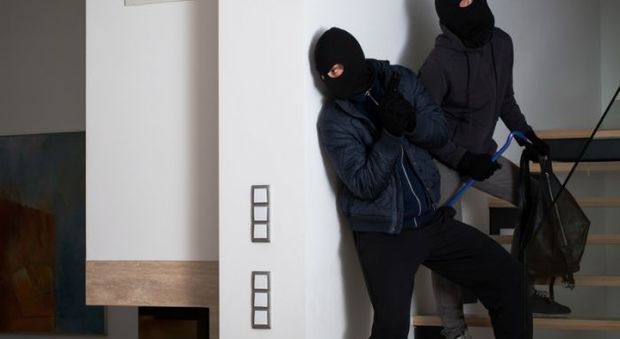 Furti e rapine nelle case, identificati tre ladri di una banda albanese