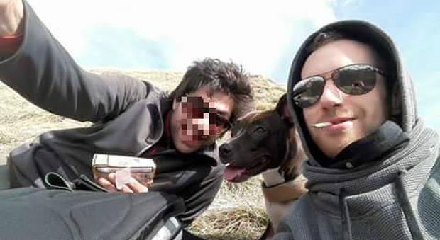 L'ultimo selfie di Matteo, la cagnetta Nina e l'amico che era con loro nell'escursione finita in tragedia
