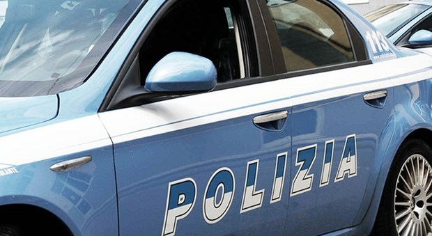 Straniero trovato senza biglietto a Termini aggredisce agenti della Polfer