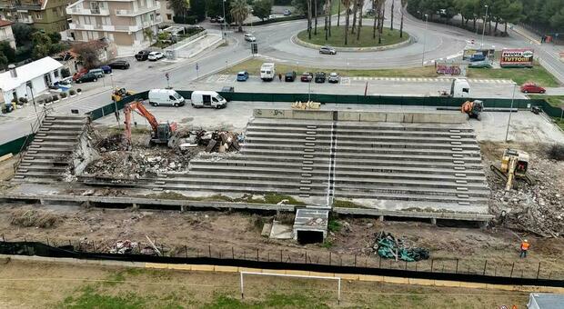 San Benedetto, demolizione dello stadio Ballarin, ultimo saluto alla Fossa dei Leoni