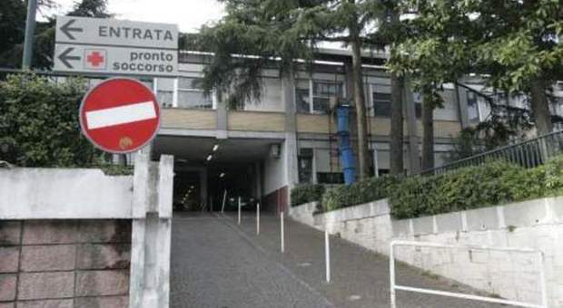 Napoli, 16 ore in barella prima del ricovero: l'odissea di un 23enne all'ospedale San Paolo