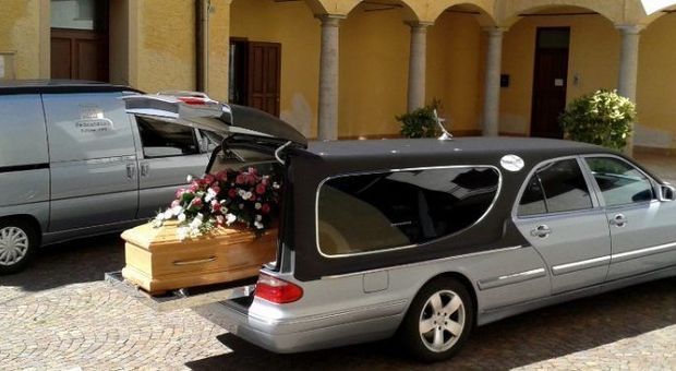 Imprese sequestrate per camorra, servizio funebre garantito con altre ditte nel Napoletano: arrestato Cesarano