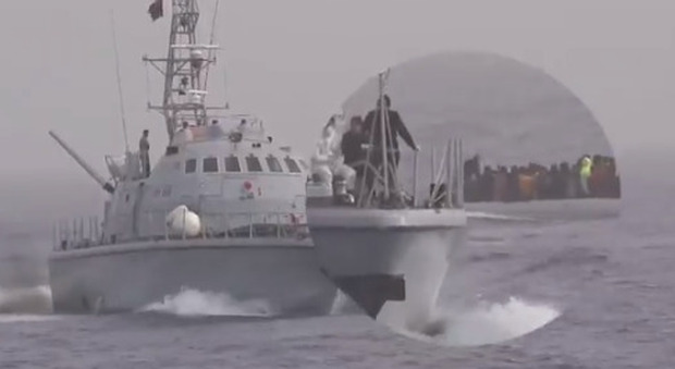 «Migranti picchiati dalla guardia costiera», la video-denuncia di Sea Watch