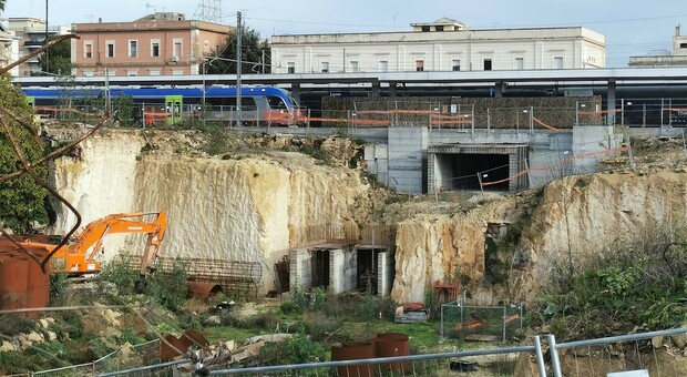 Lecce, "ribaltamento" della stazione: lavori ripresi. "Parcheggio da 400 posti entro il 2023"