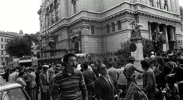 Roma, 35 anni fa l’attentato alla sinagoga. Dureghello: «Sia lutto cittadino»