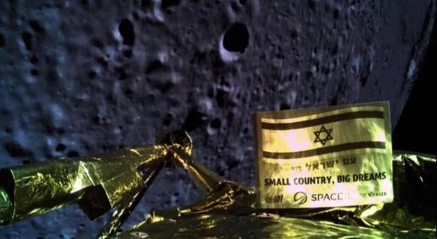 Schianto sulla Luna dopo un selfie, la sonda israeliana dice addio al sogno spaziale