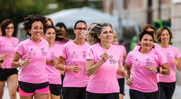 Tumori femminili, Pink is good running team fa tappa a Napoli: le donne di corsa contro il cancro per raccolta fondi e prevenzione